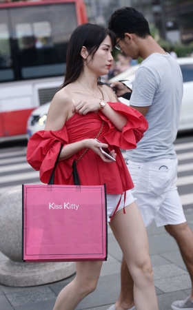 短裤美女