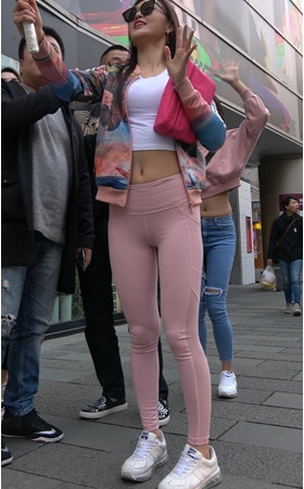 粉色瑜伽裤小姐姐