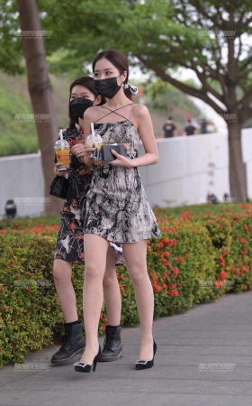 水汪汪的美腿肉丝高跟小姐姐 [16P]
