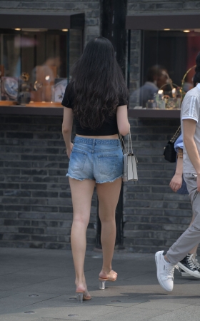 性感的热裤长腿女友