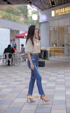 紧牛翘臀，细高跟小姐姐 [18P]