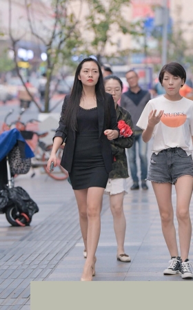 楼下小区的美腿高跟美女3A2927[659M]