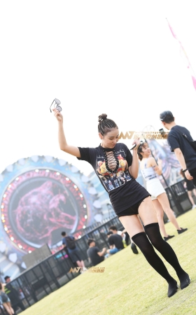 舞动着的美女 [22P]