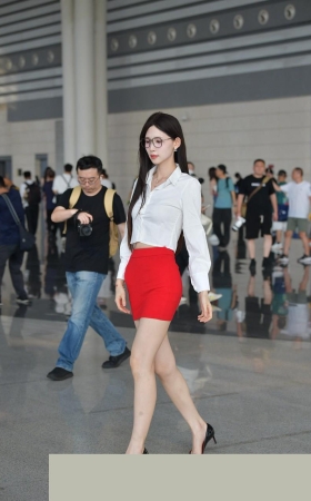 靓丽的红裙美女【套图+视频】3A8416[4.22G]