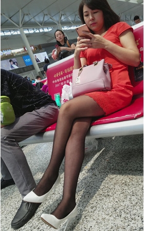 红裙黑丝美熟