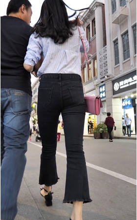 黑色牛仔裤MM