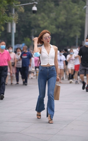 百搭喇叭牛仔裤