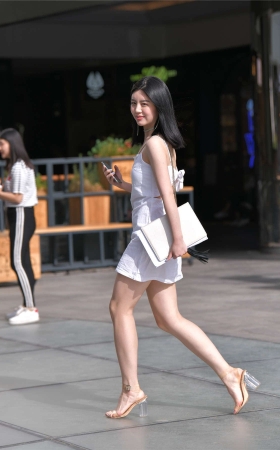 白色套装裙