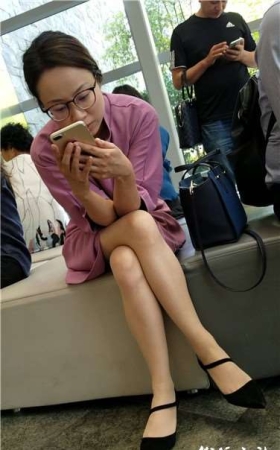 4k超清，漂亮连衣裙气质高跟美腿小姐姐