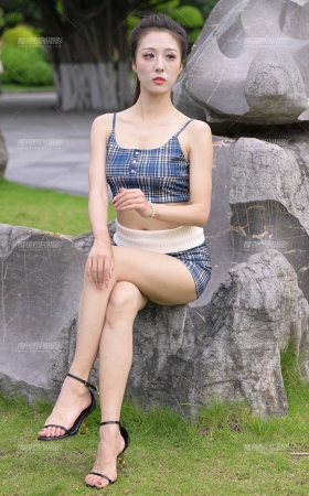 热裤白嫩长腿 [17P]