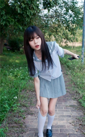日系JK绝对领域郊游少女套图3A035[322P-2.36G]