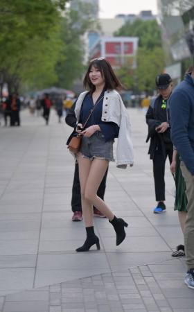 性感高挑热裤美女
