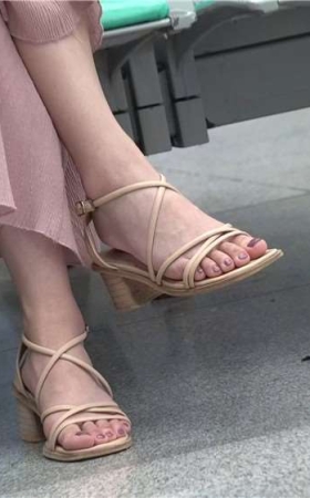 令人心动的玉足美女 3