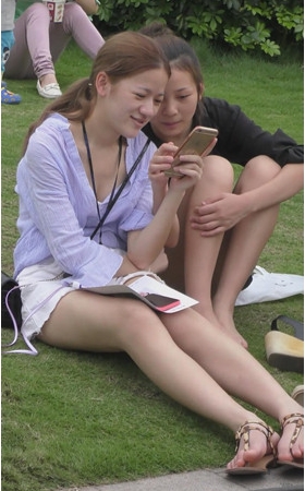 双胞胎姐妹