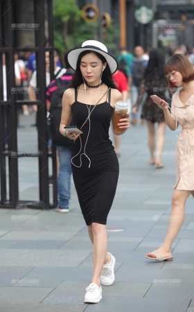 修身裙 展现迷人身材 [17P]