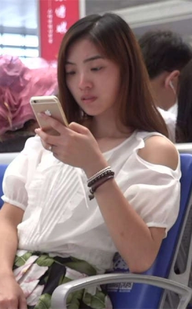 玲珑剔透的少女玉足，性感到法力无边