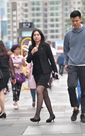 典型的职工制服黑丝小姐姐