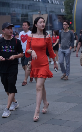 红色美女