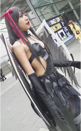 黑色装冷艳cosplay美女