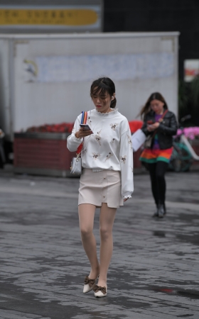 短裙，肉丝清纯小姐姐