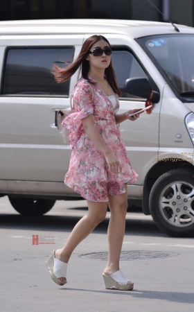 裙装美女 [14P]