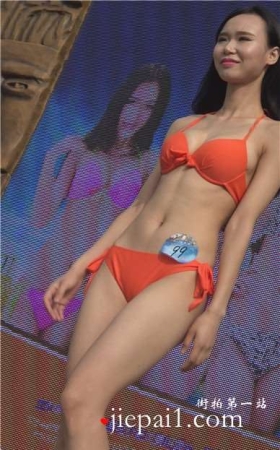 知性甜美橘色比基尼泳装美女。