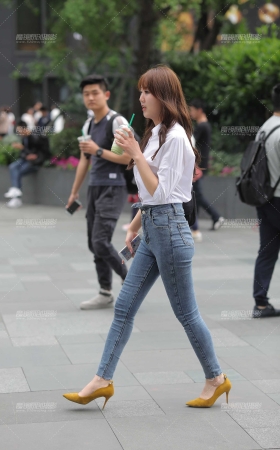 刚下班的紧牛美眉 好喜欢 [25P]