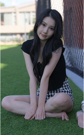 不想迟到的女孩【套图+视频】