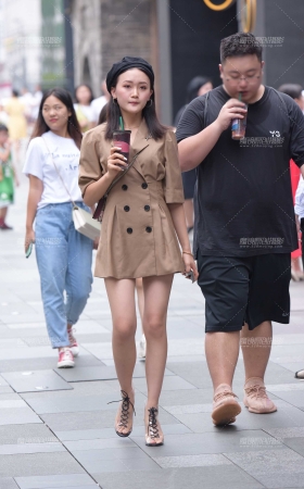 甜美的小姐姐 [16P]