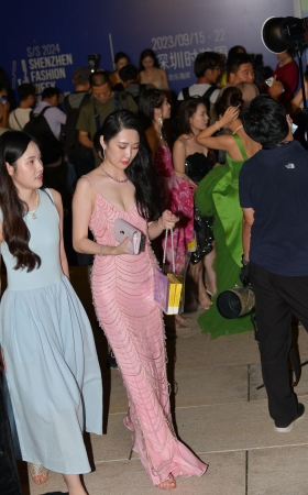 她是你老婆，你几点归家？