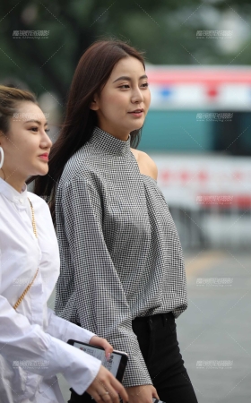 俏丽动人的美女 [17P]