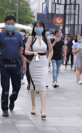 丰腴的女人 [18P]