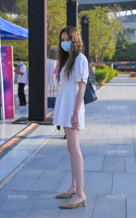 白裙凉拖美腿 [18P]