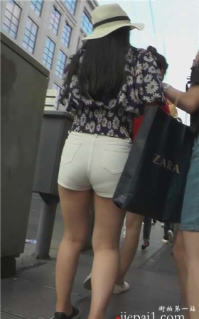 紧身白短热裤圆臀美腿女孩 [856 MB]