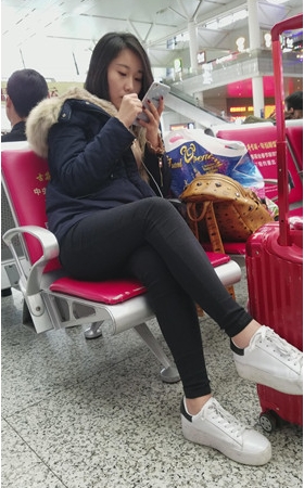 听歌的妹子