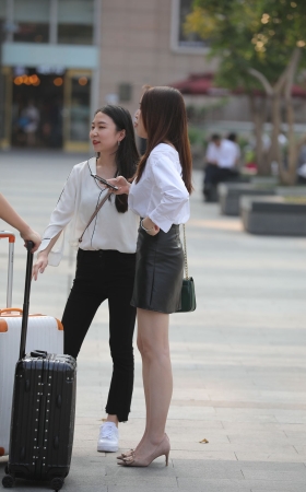 皮裙 美腿