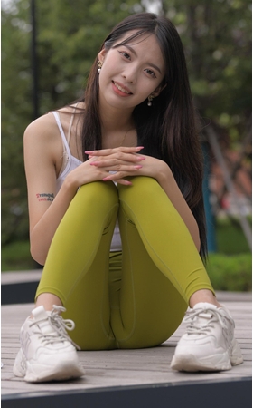 绿色瑜伽裤美女 【套图+视频】