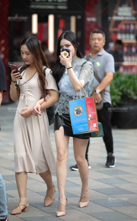 娇美白皙美眉 [19P]