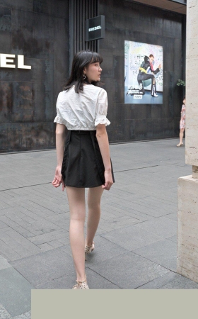 路过随手给短裙高跟美女拍了几张3A630[1.03G]