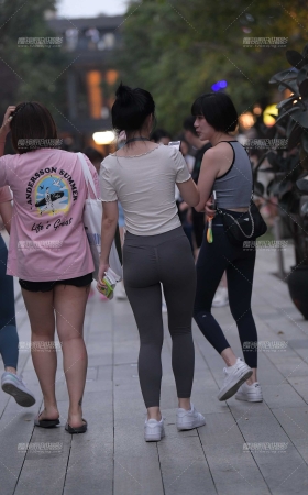 紧身裤小姐姐 [15P]