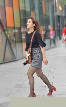 高清超薄黑丝小红鞋美女3A874[235M]