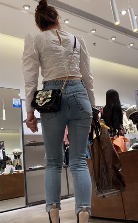 逛商场的紧牛小姐姐