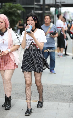[辉辉赛贴]可爱的网袜美眉 [13P]