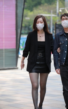 黑丝高跟美女