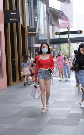 热裤美腿美女