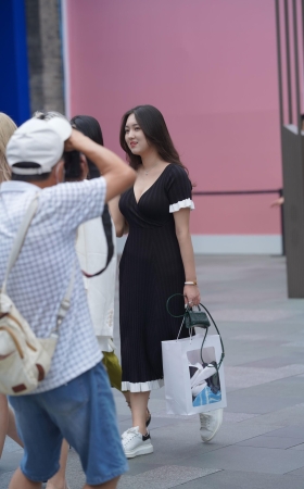 黑色长裙小姐姐