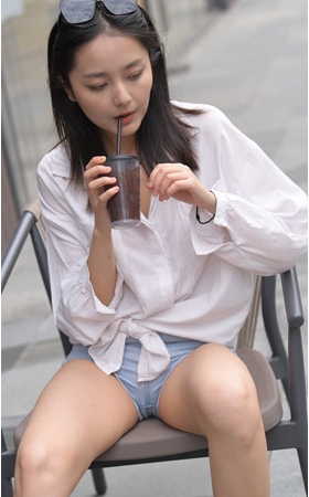 热裤美女【套图+视频】