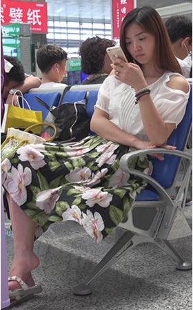 花裙小姐姐