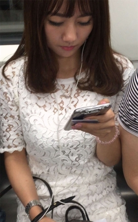 地铁极品美女肉丝美腿