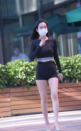 黑色紧身装